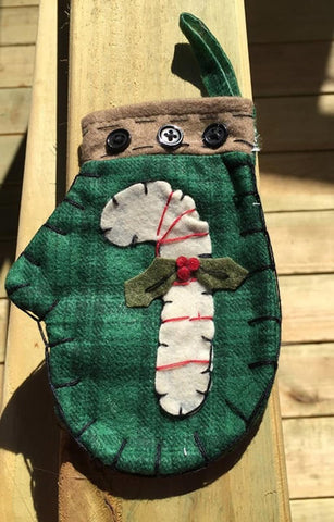 7D3915 - Christmas Felt Green with Holly and Candy Cane