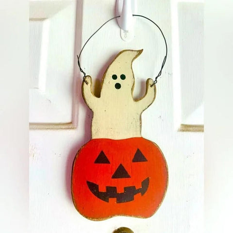 G12849 Ghost in Jack wood hanger