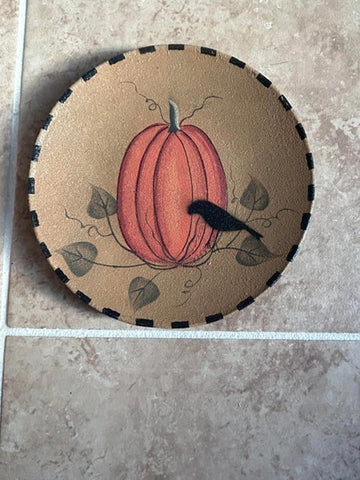 31076Crow - Pumpkin, vine and crow wood plate