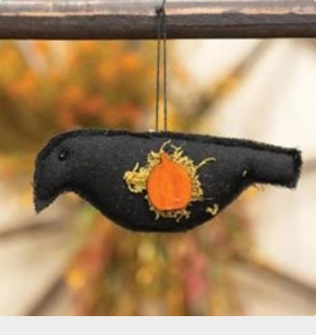 GCS38230 Crow with pumpkin felt ornament